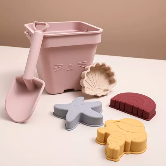 Beach silicone bucket and spade set