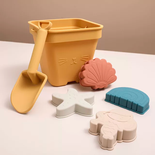 Beach silicone bucket and spade set